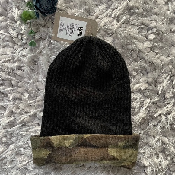 New with tags VANS PATTERN CUFF BEANIE CAMO UNISEX Black w/camo bottom - Picture 2 of 3